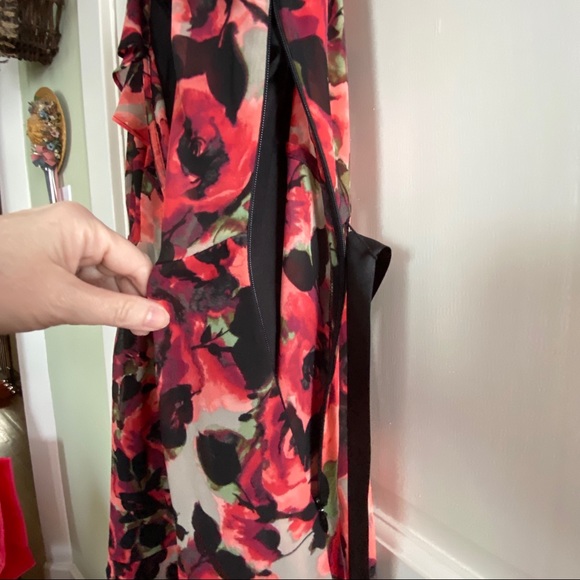 Elle Chiffon Flutter Sleeve Dress - Picture 6 of 10